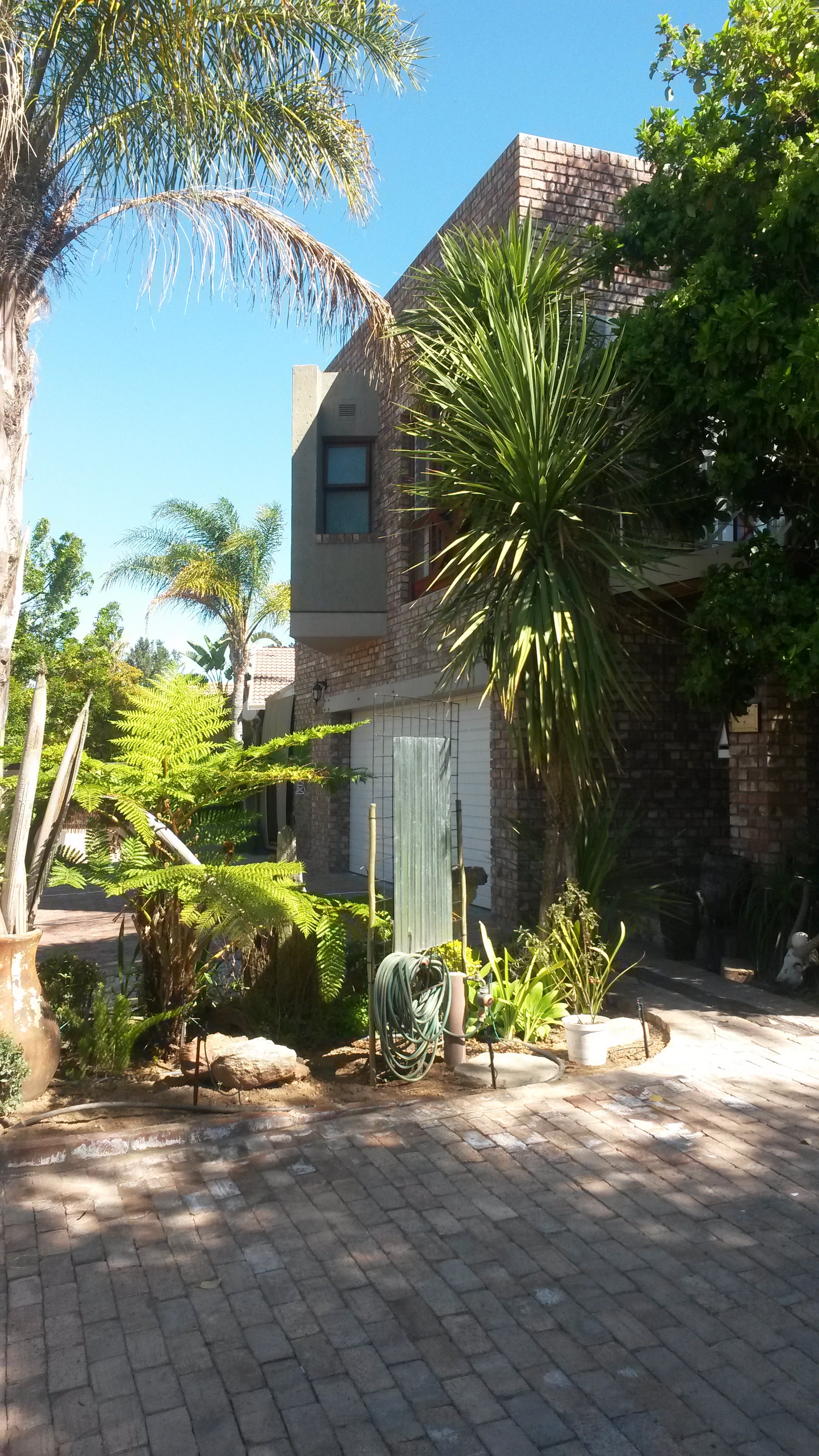 Guest House in Oudtshoorn Earthbound Guesthouse