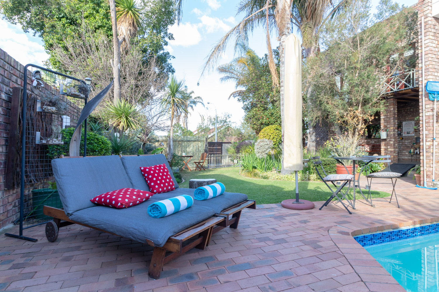 Guest House in Oudtshoorn Earthbound Guesthouse